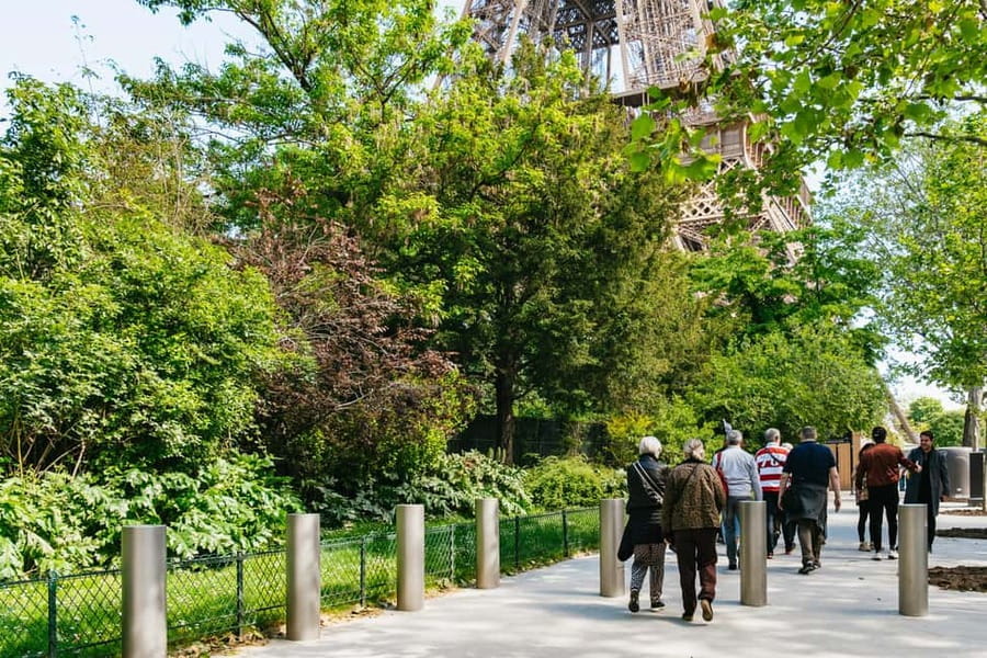 Paris: Eiffel Tower Fully Guided Tour with Summit Option - Tour pace and time management (so you don’t lose the day)