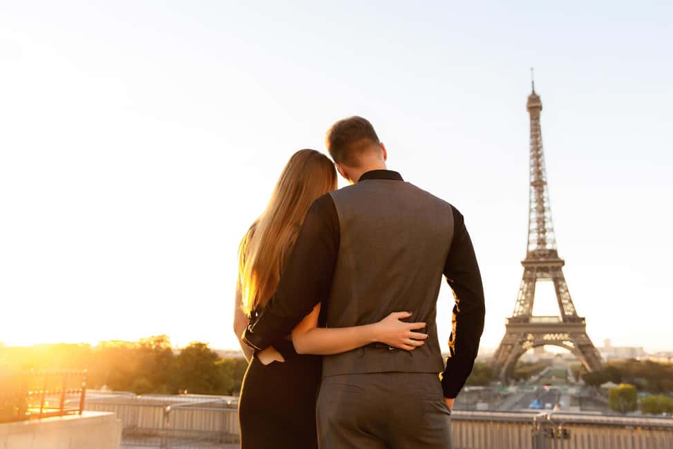 Paris: Eiffel Tower Photoshoot - Locations and backdrops: beyond the single famous view