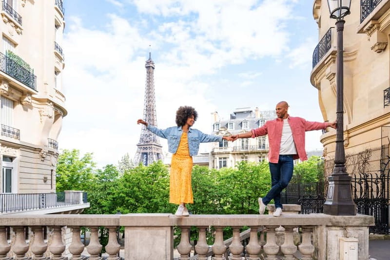 Paris: Eiffel Tower Photoshoot - Posing help, outfit changes, and handling crowds and winter light