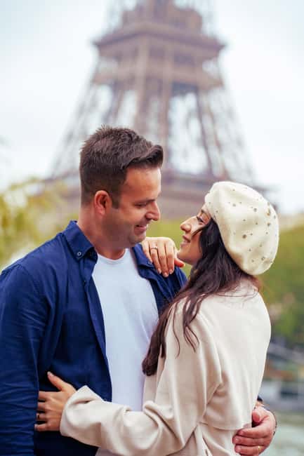 Paris: Eiffel Tower Photoshoot with a Professional - Key take: what makes this Eiffel Tower shoot work