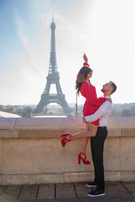 Paris: Eiffel Tower Photoshoot with a Professional - Why an Eiffel Tower photoshoot feels different with a professional