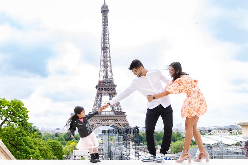Paris: Eiffel Tower Premium Photoshoot - Photo Selection: Automatic Curation vs. Picking Yourself