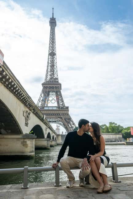 Paris: Eiffel Tower Private Professional Photoshoot - Logistics That Matter: Timing, Costumes, and Comfort