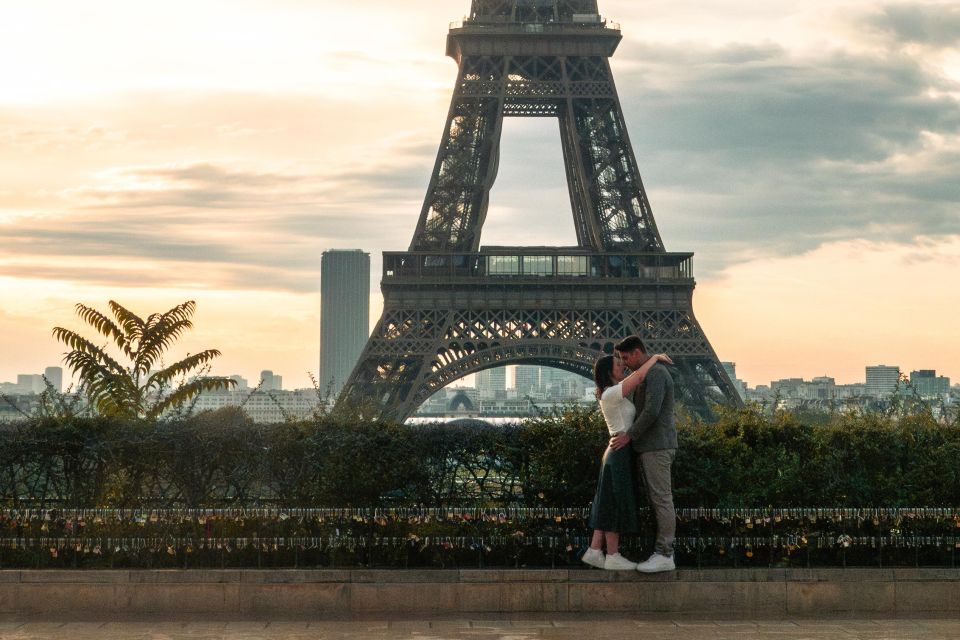 Paris: Eiffel Tower Private Professional Photoshoot - Posing Tips That the Photographer Will Help With