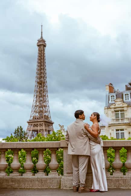 Paris: Eiffel Tower Street Photoshoot - How Renato Runs the Shoot: Candid Energy + Clear Posing Tips