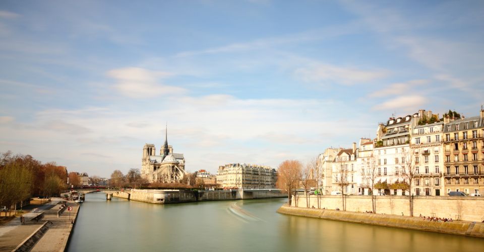 Paris: Eiffel Tower Tour & Seine River Cruise Tour - Meeting on Avenue Elisée Reclus: find the blue sign before you chase crowds