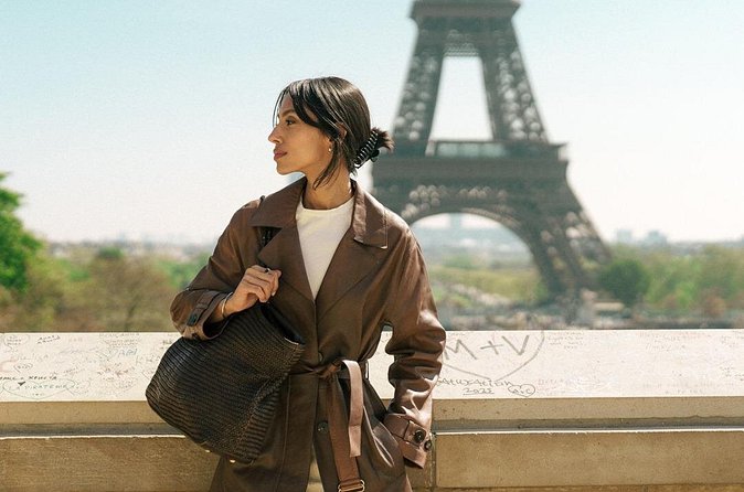 Paris: Eiffel Tower Vintage Photoshoot - Support for families, groups, and mobility needs