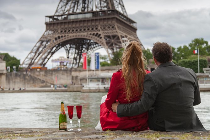 Paris Eiffel Tower Vows Renewal Ceremony - Photoshoot and Video - Meeting at the Carrousel de la Tour Eiffel and getting your timing right