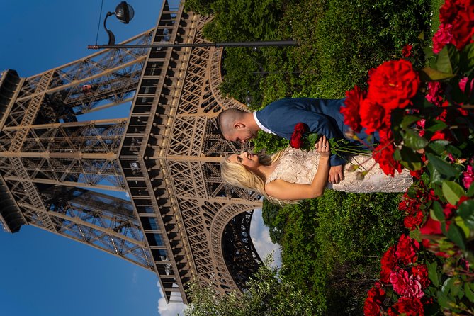 Paris Eiffel Tower Wedding Vows Renewal Ceremony with Photo Shoot - Île des Cygnes (Isle of the Swans): a calmer break in the middle
