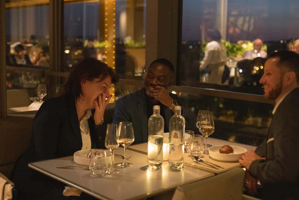 Paris: Elegant Dinner with Drinks in the Eiffel Tower - Service style and the 2-hour Eiffel evening pace