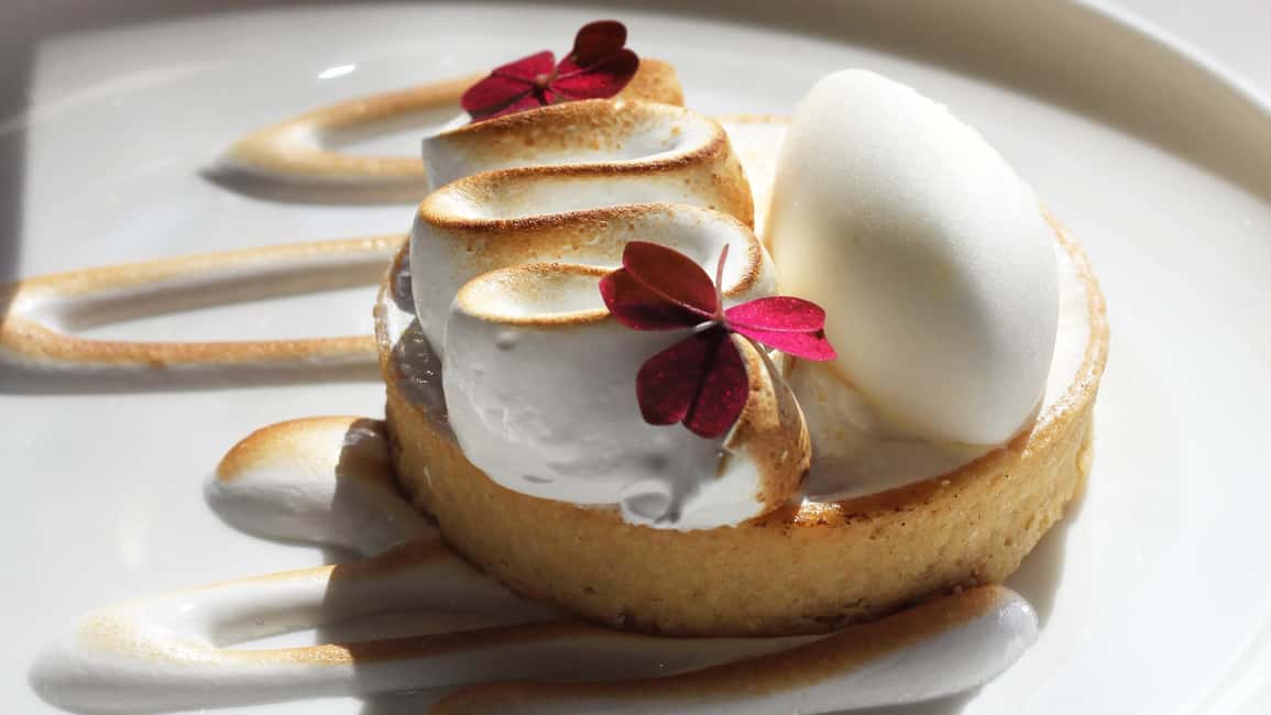 Paris: Elegant Dinner with Drinks in the Eiffel Tower - Logistics and rules that affect your comfort