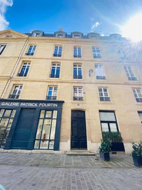 Paris: Emily Filming Locations Walking Tour - From Place du Carrousel to Rue de Rivoli: streets that look like the show
