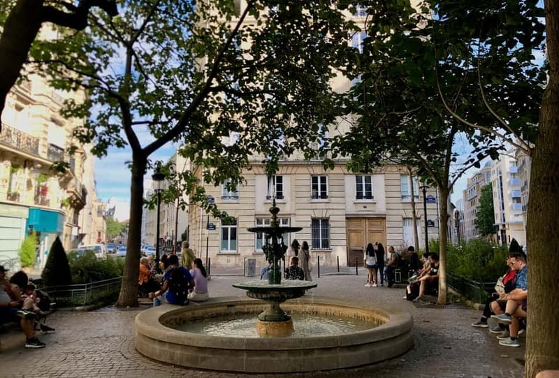 Paris: Emily inspired walking tour - Louvre area photo stops without the museum slog