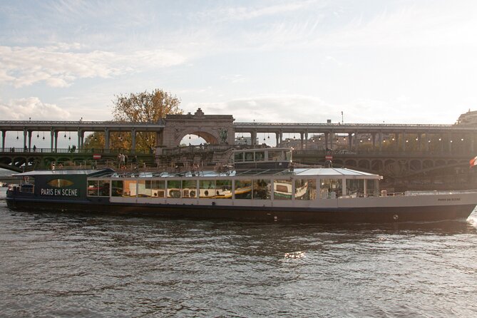 Paris en Scene 3 Course Seine River Dinner Cruise - The Seine Route: Landmarks Lit Up Between Courses