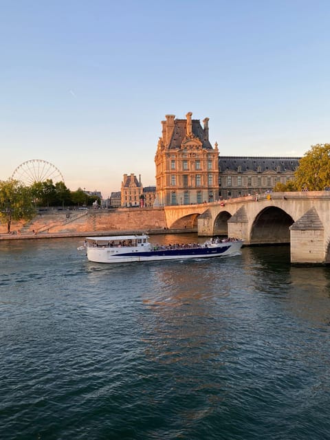 Paris: Evening River Cruise with Music - Île de la Cité and Notre-Dame: where the night story gets real