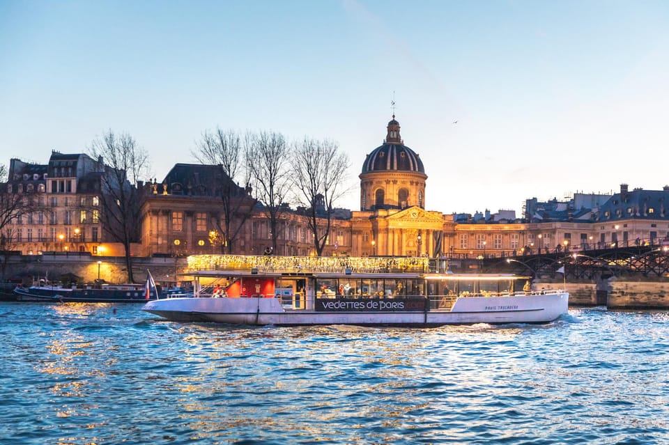 Paris: Evening River Cruise with Music - Hôtel de Ville to the Louvre: city-center views from river height