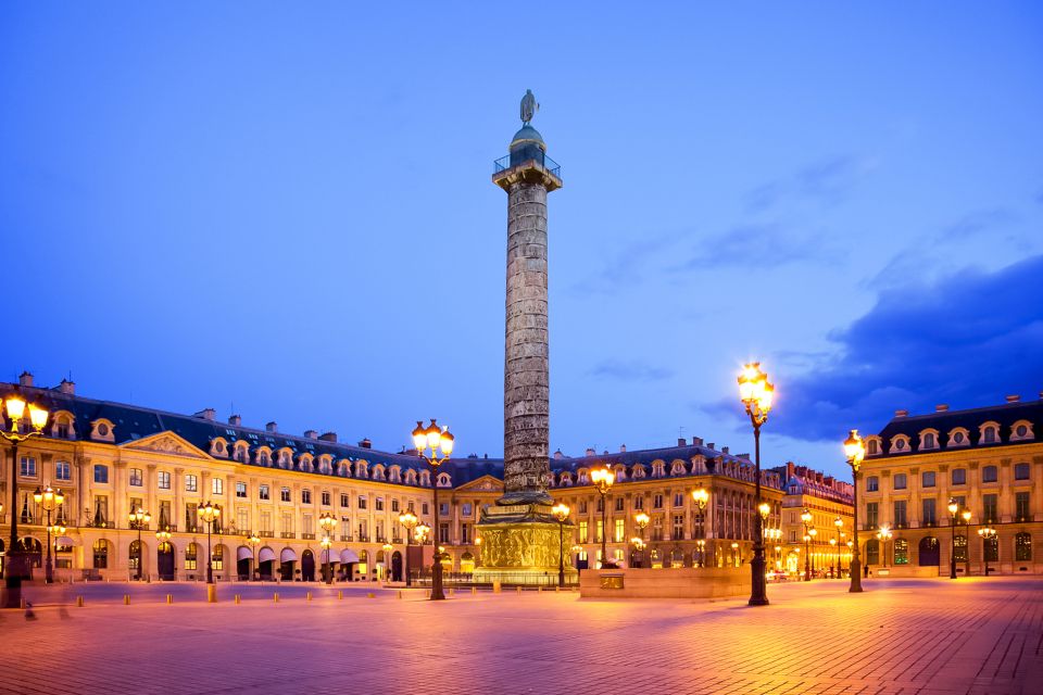 Paris: Evening Sightseeing Tour and Moulin Rouge Show - Champagne and Seating Reality: What to Expect Once You’re Seated