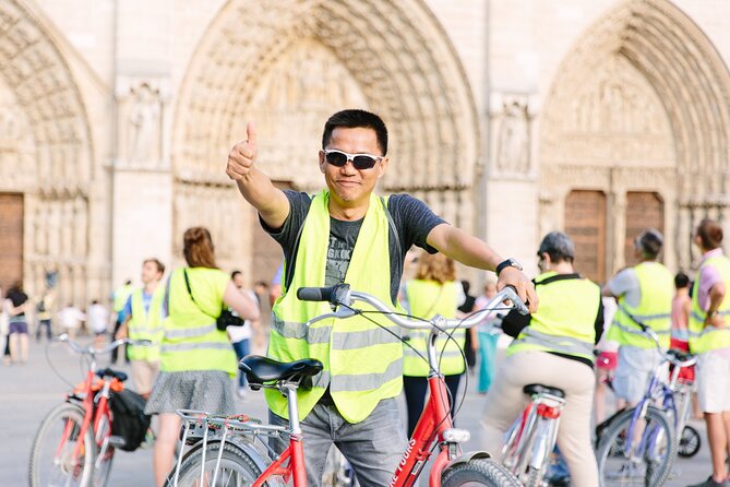 Paris Evening Snapshot Bike Tour - The Louvre and Notre Dame route: why these stops work