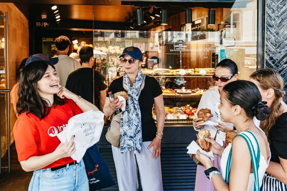 Paris: Explore Montmartre’s Hidden Gems - Moulin Rouge to the Quiet Lanes: What the Guide Changes
