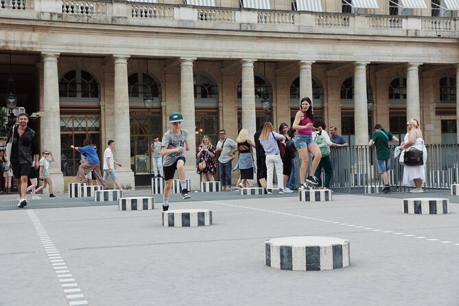 Paris Family Adventure- Time Quest For Kids + Seine Cruise Pass - Saving the city at the Eiffel Tower area: wrapping the quest with a cruise
