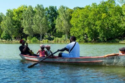 Paris Family Custom Tour: Kids-Friendly Day with Private Guide - Finishing at 59 Rivoli