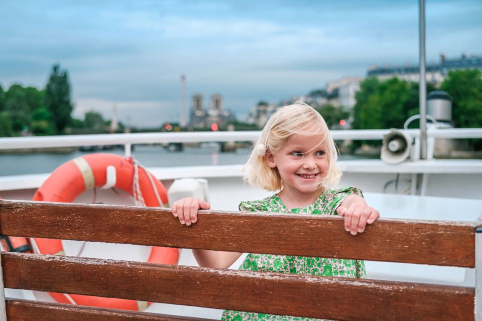 Paris: Family-Friendly River Seine Guided Cruise - How the kids’ riddles and questions play out on the river