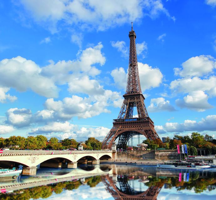 Paris: Family-Friendly River Seine Guided Cruise - Seating and crowd reality: how to set yourself up for good views