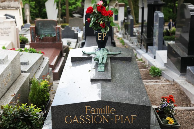 Paris: Famous Graves of Pere Lachaise Cemetery Guided Tour - Oscar Wilde’s tomb and the little rituals that make it unforgettable