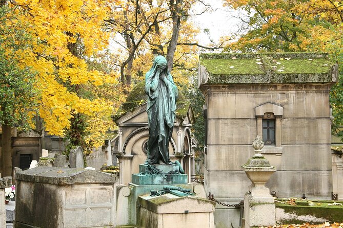 Paris: Famous Graves of Pere Lachaise Cemetery Guided Tour - Chopin and Molière: French artistry with personality
