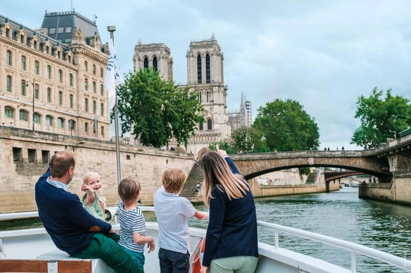 Paris: Fast-Access Seine River Cruise from Eiffel Tower - The electric boat factor: why it changes the experience