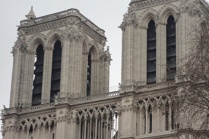 Paris First Time Private Tour with Notre Dame, Montmartre & Arc de Triomphe - What the guides add to the experience
