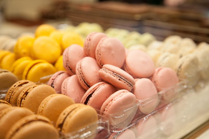 Paris French Sweets Tasting Tour with Pastries and Chocolates - Le Marais: shopping energy plus historic flavor in one dense loop