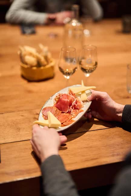 Paris: French Wine Tasting Class with Sommelier - Group size, noise, and how to get the best seat in the room