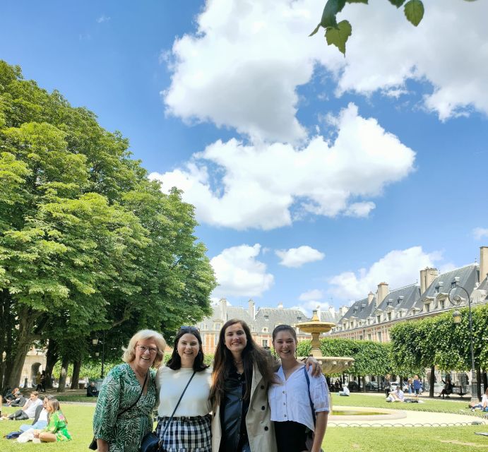 Paris: Gastronomic Private Walking Tour with Food Tastings - Trying oysters, snails, and gravlax