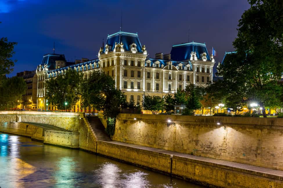 Paris: Ghosts, Legends & Mysteries Evening Walking Tour - Key things that make this tour worth your $15