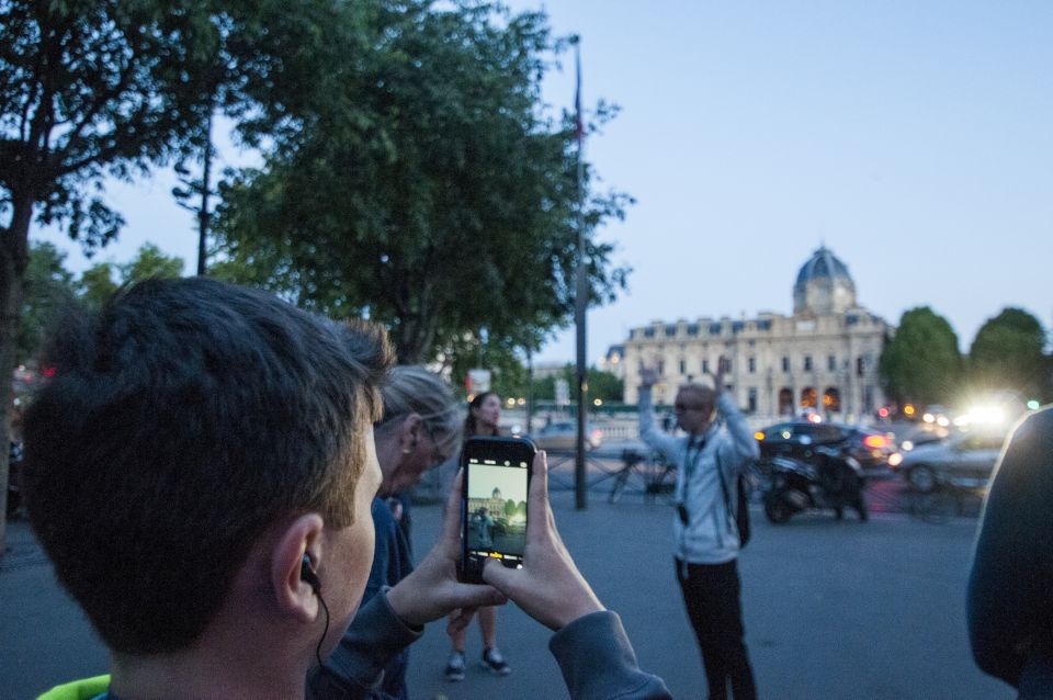 Paris: Ghosts, Legends & Mysteries Evening Walking Tour - Île de la Cité and Palais de Justice: power, law, and consequence