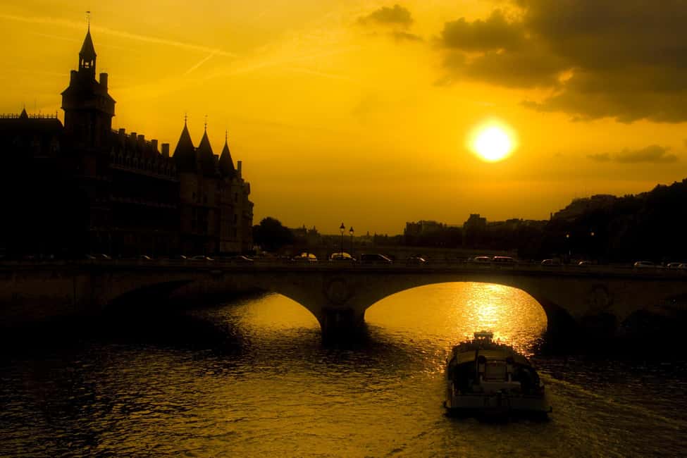 Paris: Ghosts, Legends & Mysteries Evening Walking Tour - Paris’ darker side feels different after dark