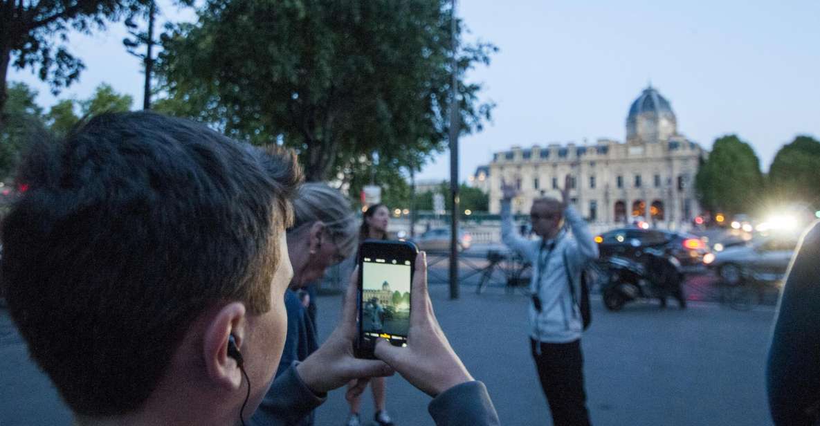 Paris: Ghosts, Legends & Mysteries Evening Walking Tour - Vert-Galant to Louvre pass-by: where legend meets smoke
