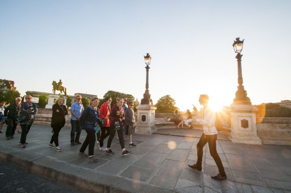 Paris: Ghosts, Legends & Mysteries Evening Walking Tour - Fontaine de la Croix-du-Trahoir and Fontaine des Innocents