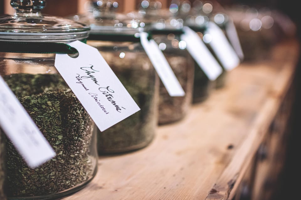 Paris gin making workshop in English - Choosing botanicals for your personal recipe