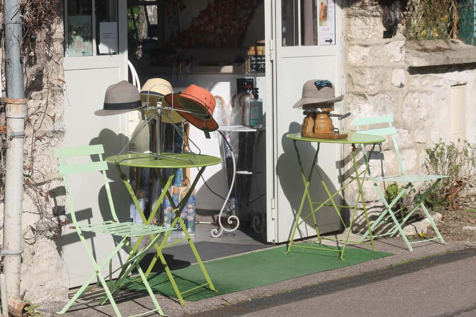 Paris: Giverny Gardens Day Trip with Professional Tour Guide - Meeting your minibus at 63 Avenue Hoche