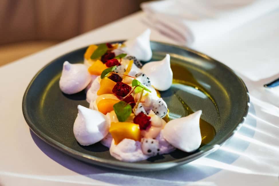 Paris: Gourmet Dinner Cruise on Seine River with Live Music - Should you book this Diamant Bleu Seine Dinner Cruise on Sunday?