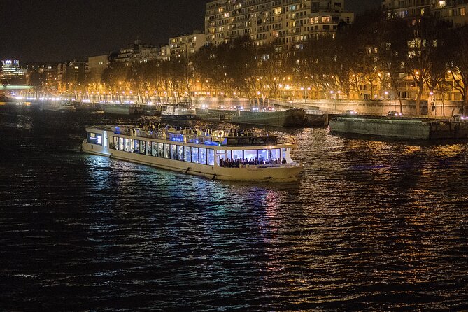Paris Gourmet Dinner Seine River Cruise with Singer and DJ Set - Dinner on board: what the menu means for your expectations