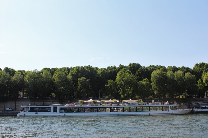 Paris Gourmet Dinner Seine River Cruise with Singer and DJ Set - The Seine route you’ll actually see in the dark