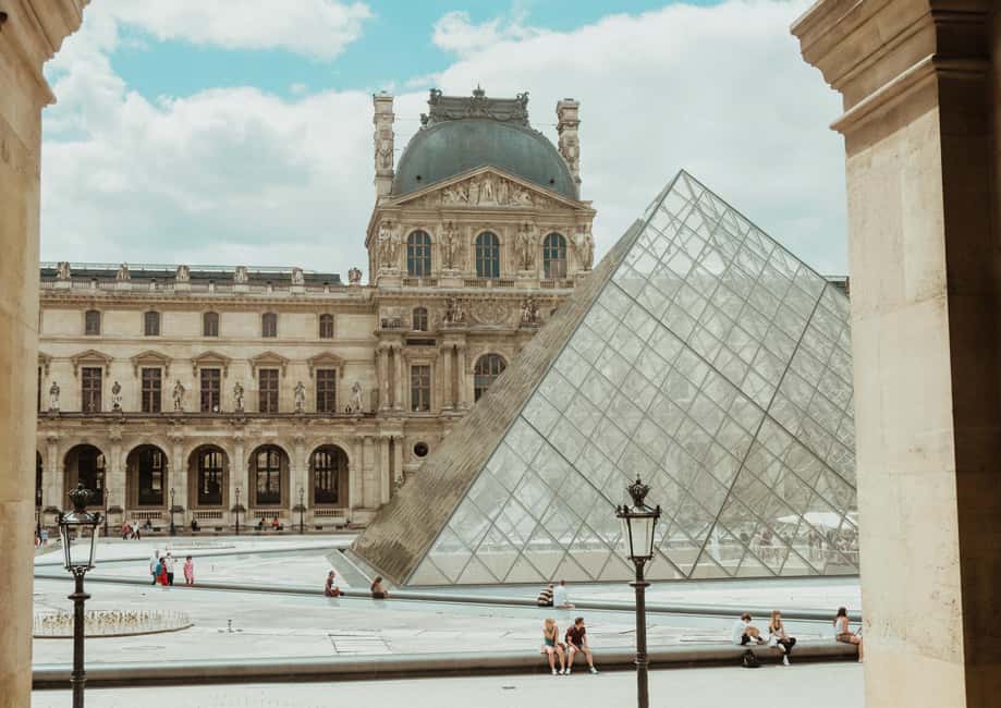 Paris: Gourmet Food Tour & Louvre Museums Guided Tour - Making the walk to the Louvre