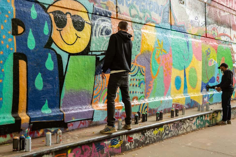 Paris: Graffiti and Street Art Workshop - The 2-hour flow: from spray basics to final mural details