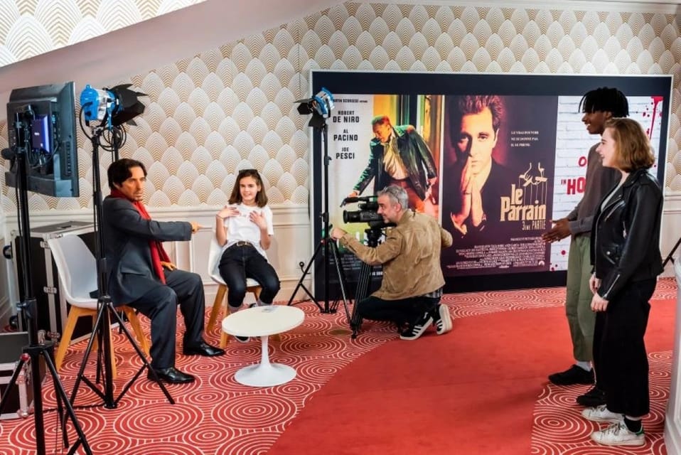 Paris: Grévin Wax Museum Entry Ticket with Audio Guide App - Using the Digital Audio Guide App