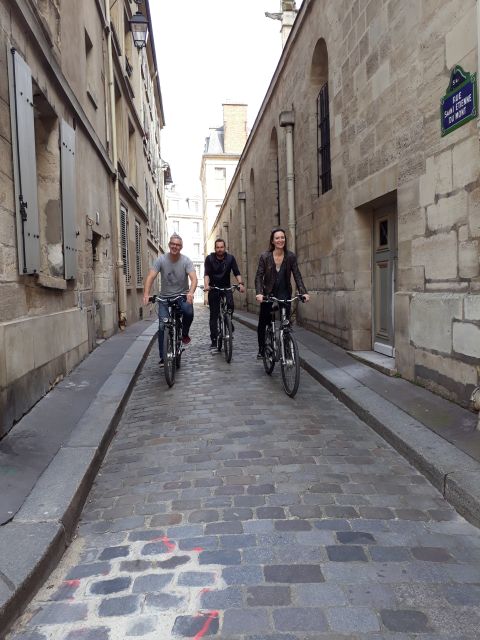 Paris: Guided Bike Tour Like a Local - Bikes, helmets, and how hard the ride really is
