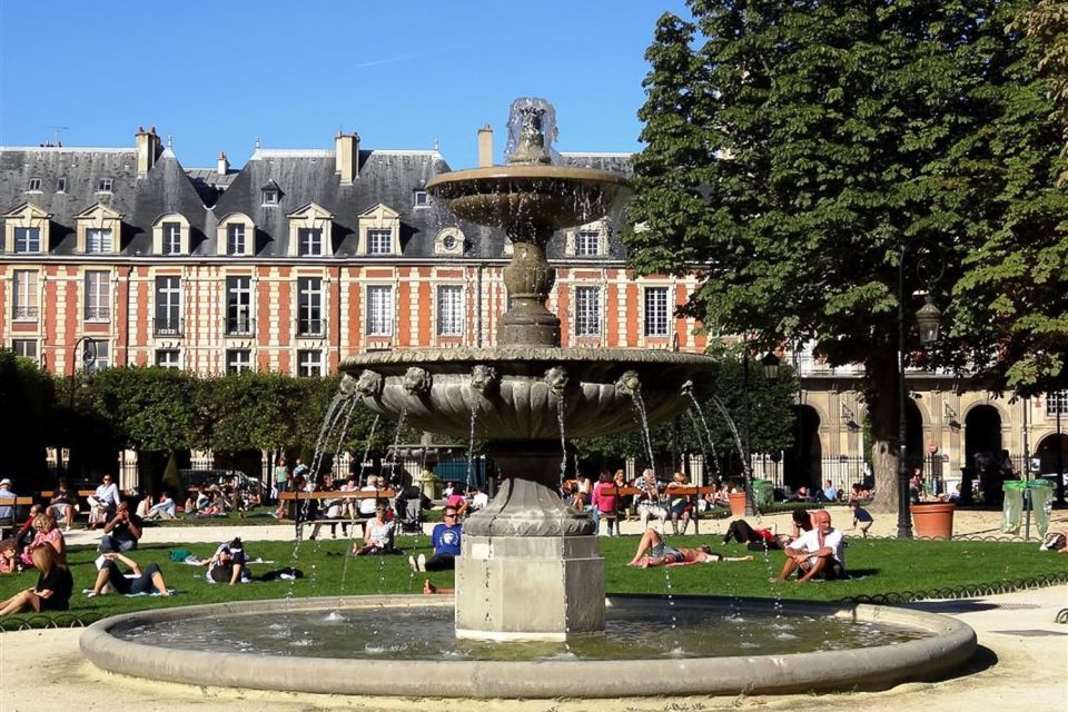 Paris: Guided tour of Marais in German - How the Marais stayed architectural: palaces from the 1500s and 1600s