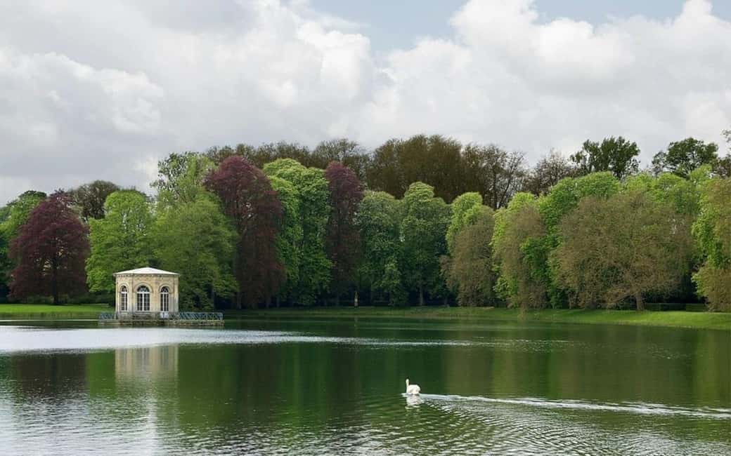 Paris: Half-Day Trip to Fontainebleau with a Local - Vaux-le-Vicomte: a grand opening stop